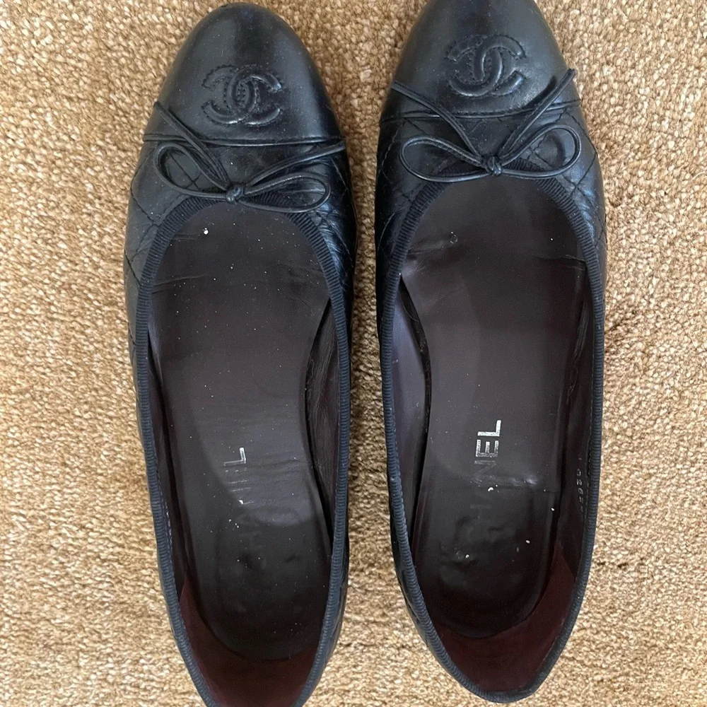 CHANEL Black Quilted Flats - Picture 2 of 10